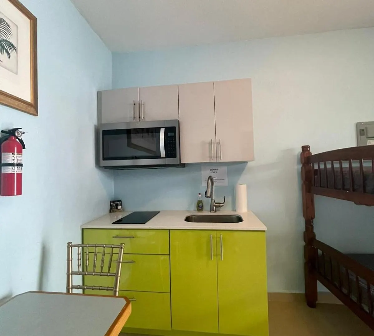 شقة Private Studio Near Beach-Full Bath, Kitchenette, Sleeps 2, Unit 5 سان خوان