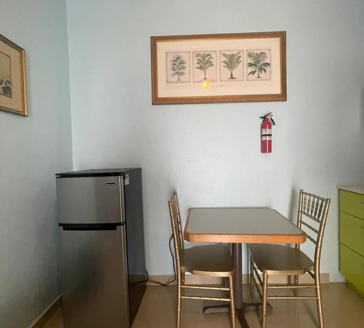 Private Studio Near Beach-Full Bath, Kitchenette, Sleeps 2, Unit 5 San Juan 0*,